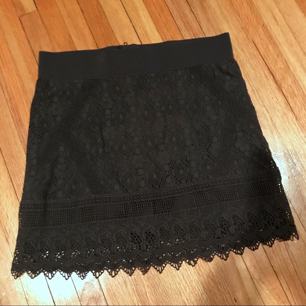 American Eagle lace mini skirt